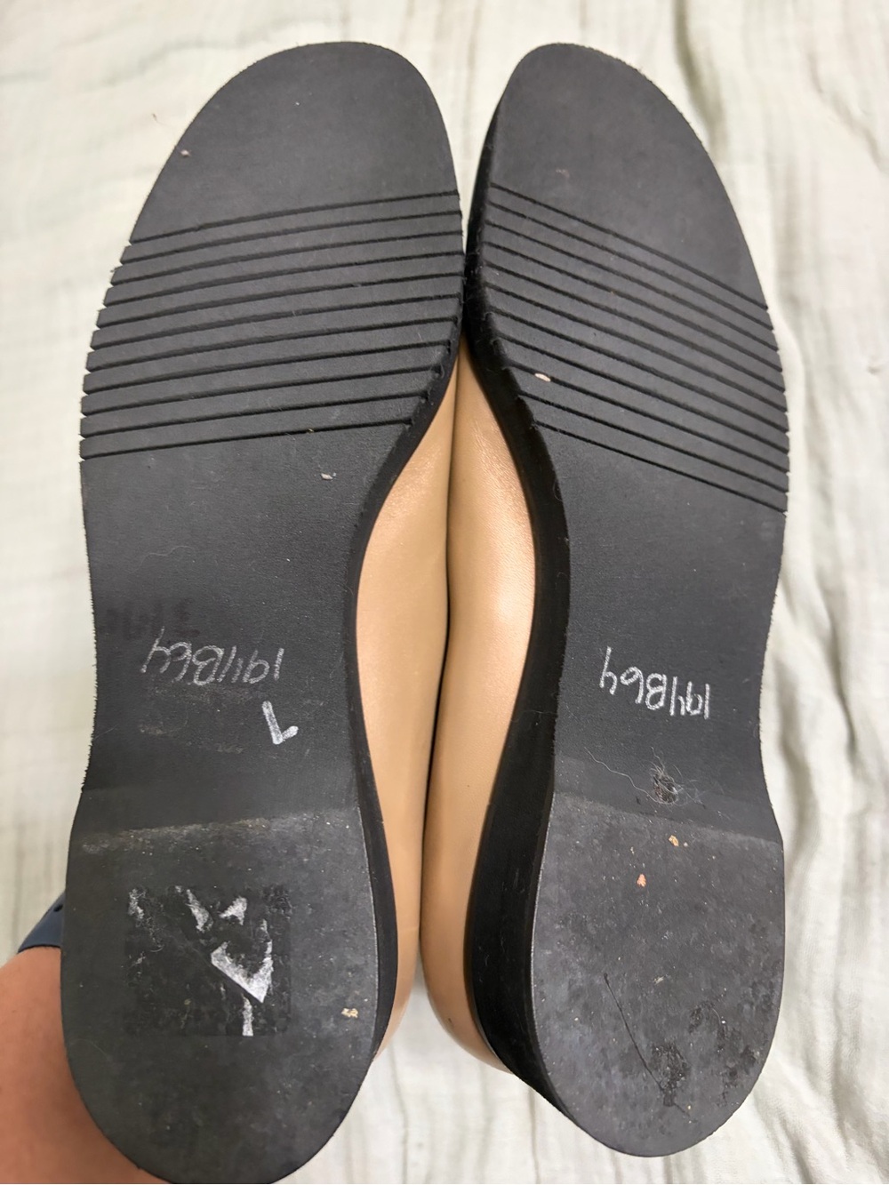 Salvatore Ferragamo Tan and Black Leather Cap-Toe Ballet Flats size 4.5 - Picture 9 of 10